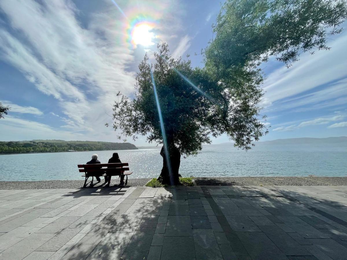 Luminoso Appartamento Sul Lago - Lake Court Ангвиллара-Сабация Экстерьер фото